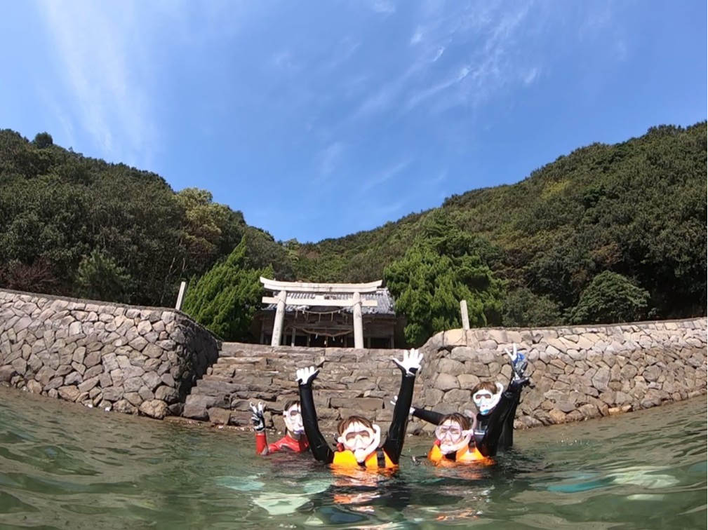 ウェットスーツやシュノーケリングベストがあるので泳ぎが苦手な方でもOK!!