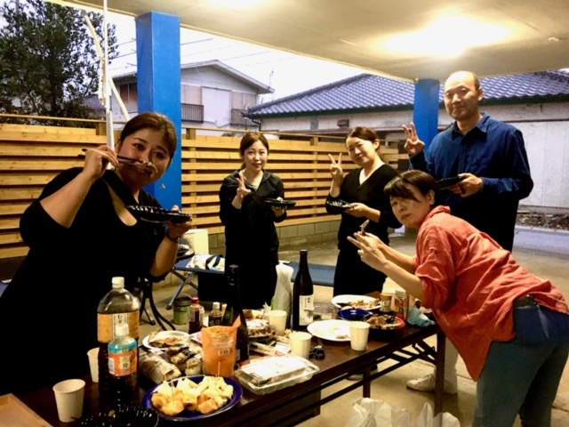 【BBQ場貸出☆持ち込みOK☆屋根あり】海まで30秒♪水場・トイレ・外付けシャワ...