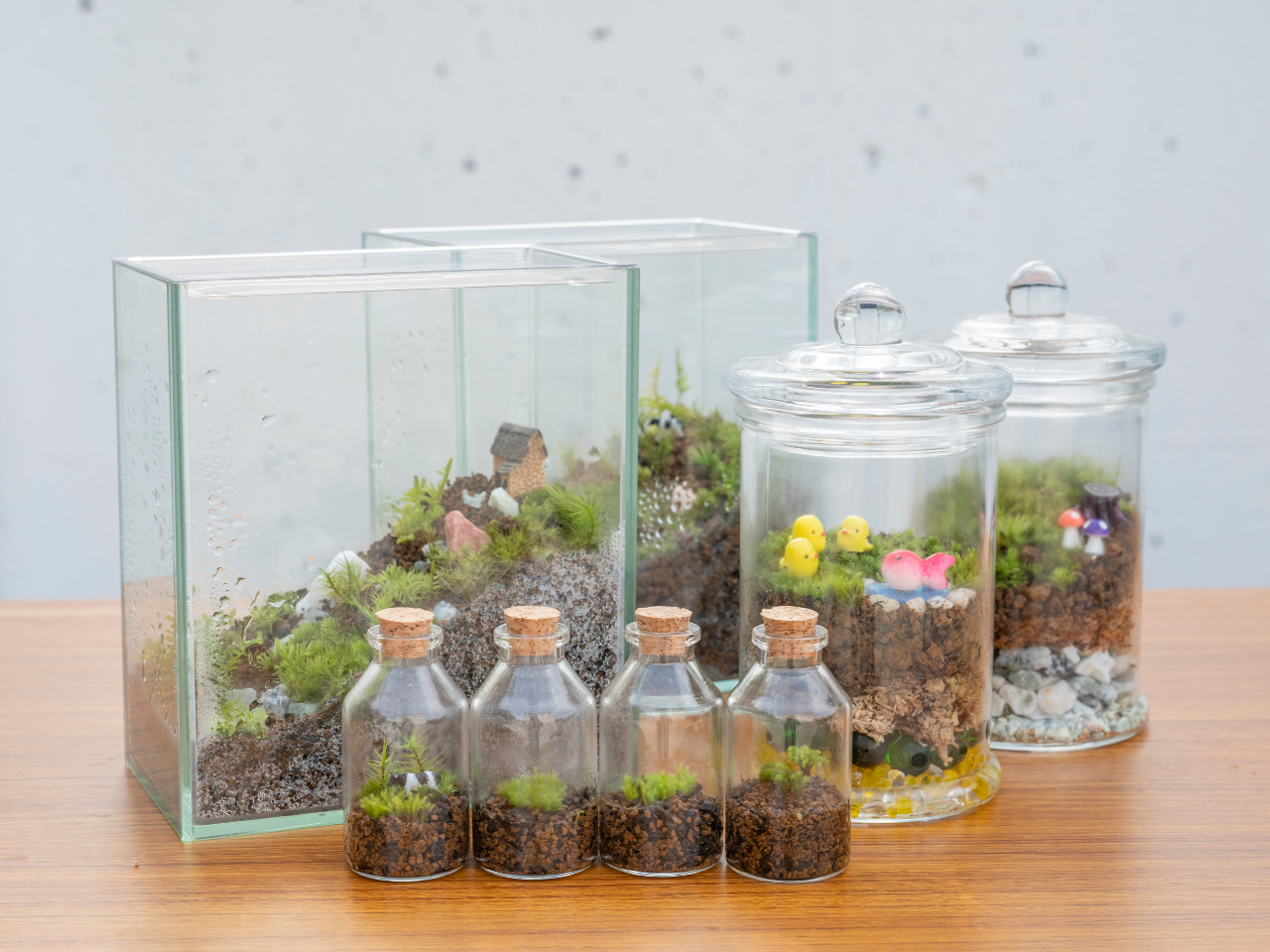 四角い容器で作ります。小ビンは、選べるパーツのおまけとして作成することもできます。