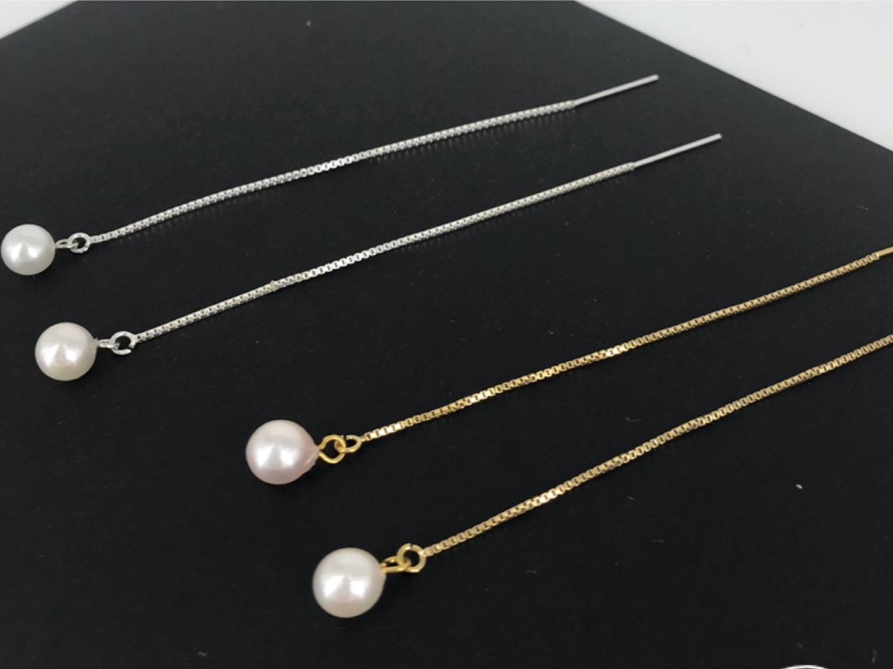 アメリカンチェーンと対馬本真珠のピアスです。