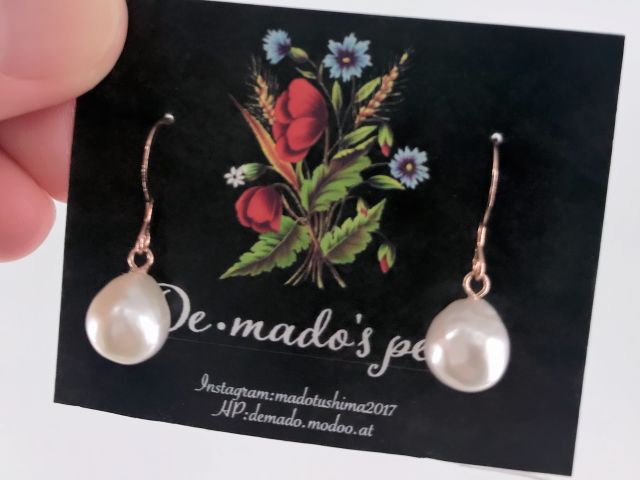 ゆらゆら揺れるフックピアスも作ることができます。