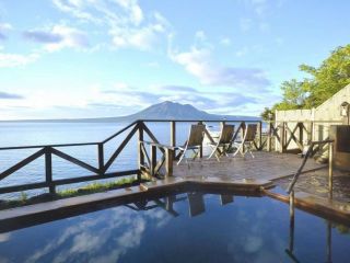 【展望露天風呂】支笏湖の美しい景観を眺めながらのひと時を堪能してください。