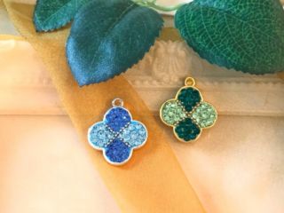 幸運を呼ぶ四葉のクローバーをイメージしました。