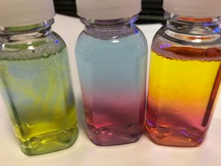 お好きな天然色素で色をつけた重曹温泉入浴剤(お湯に溶かしたら殆ど色は出ませんのでご了承ください)