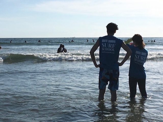 ファミリーでお越しいただいてもお子様にはごく浅い場所で遊びながらサーフ!