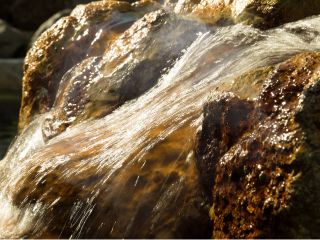 「100%天然温泉」をご堪能あれ!温泉は早朝〜夜遅くまでご利用可能です♪(温泉清掃日は16時頃〜)