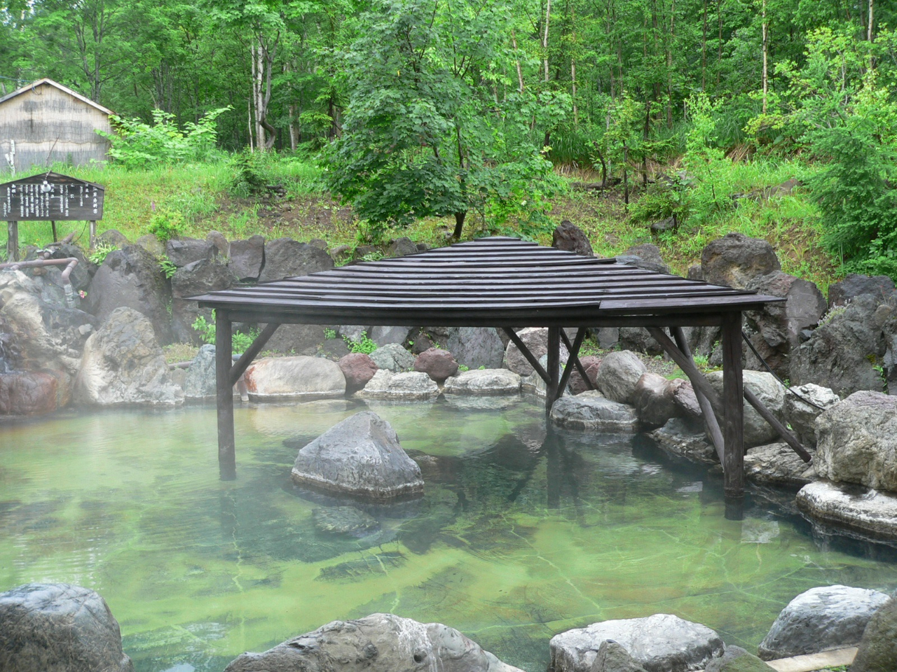 「100%天然温泉」をご堪能あれ!新緑の季節は爽やかな風が吹き抜けます!!