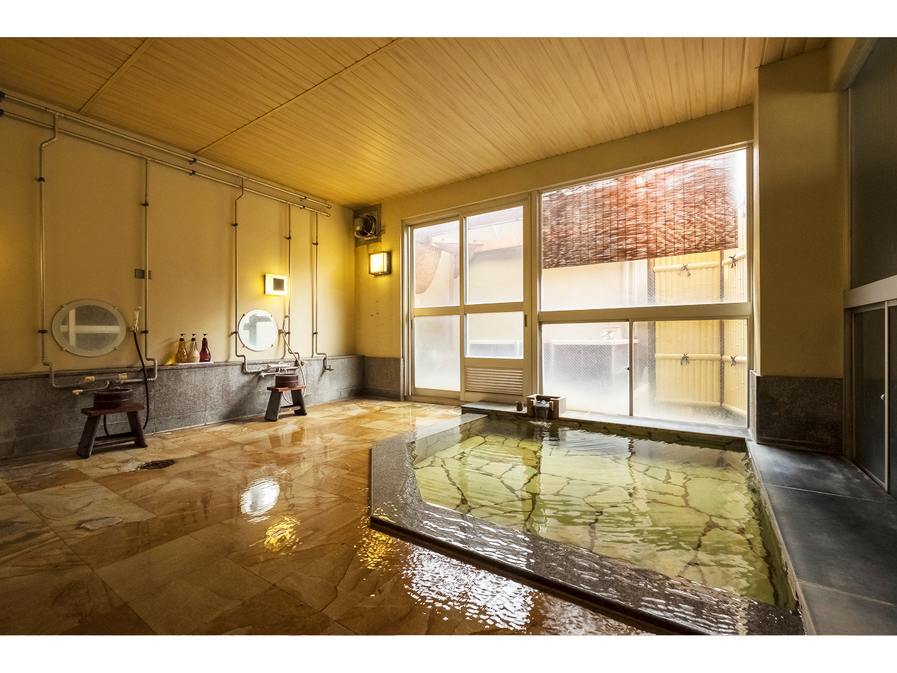 【ぶどうの湯・内湯】ファミリー・カップルに大人気!大切な人とゆったりお過ごし下さい。