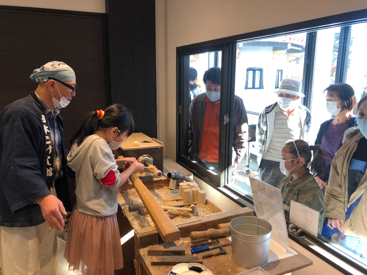 TA{錧̊eĥHlڋĂ܂