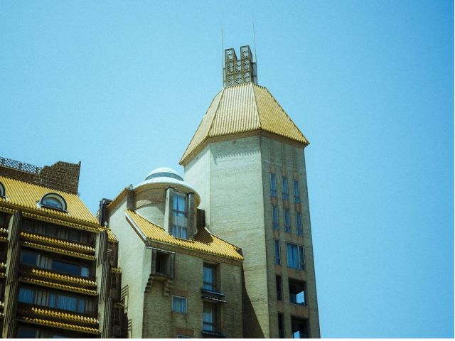 瑠璃瓦「老中黄」