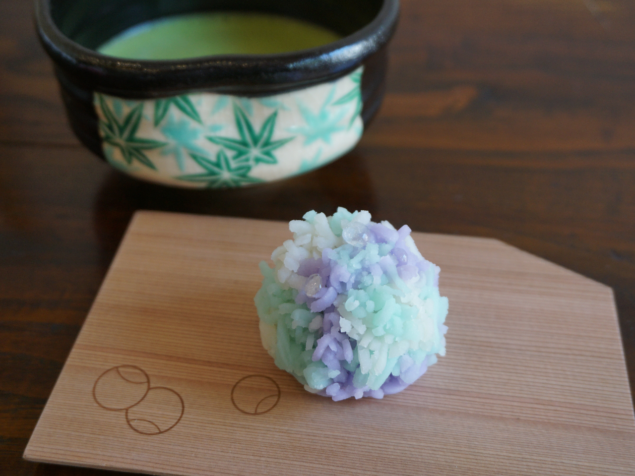 お菓子は季節により変わります。