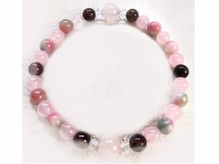 お好きな石やデザインを選んで、お気に入りのブレスレットを作りましょう。ローズクォーツは女性の内面の美しさを引き出してくれると言われています。