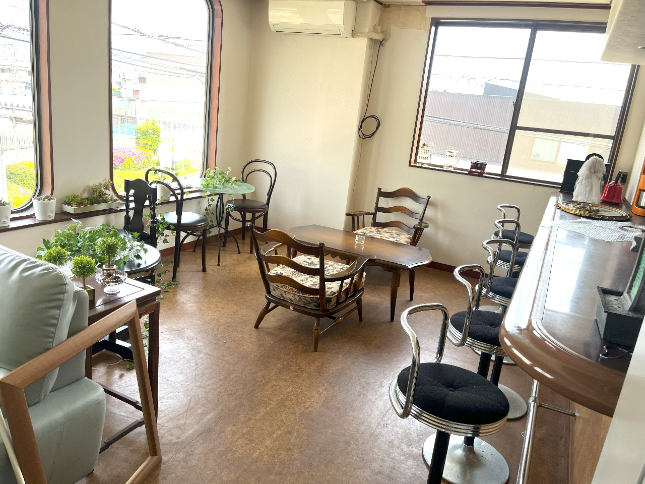 喫茶は少人数がゆったり過ごせるレトロな雰囲気漂う空間♪