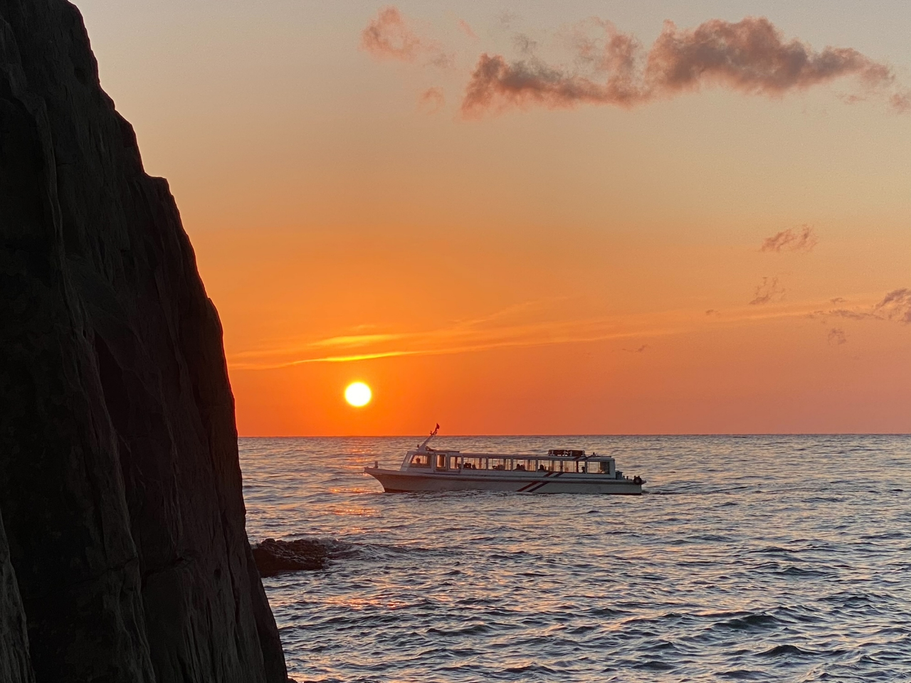 【2025年】ガイド付き!★絶景クルーズ30分★ 海上から見上げる圧巻の景色!世...