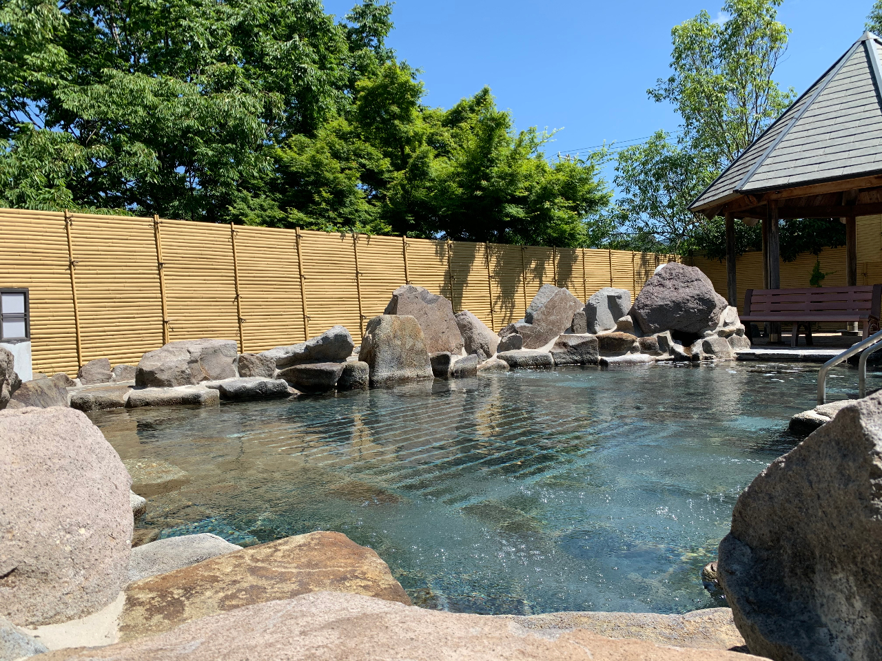 臥竜の湯 露天「岩風呂」