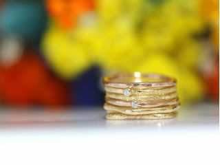 オプションでダイヤモンドも留められます。重ね着けもオススメです。