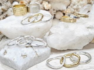 素材は真鍮又はシルバー950からお選びいただけます。