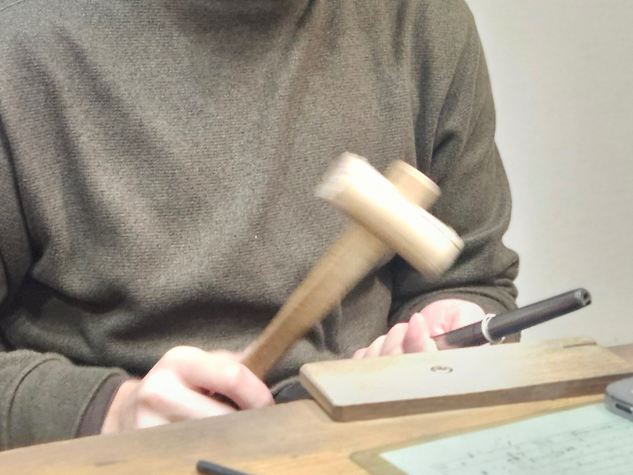 �ؒƂ��g���Ďw�ւ̃J�^�`�ɐ����܂��B