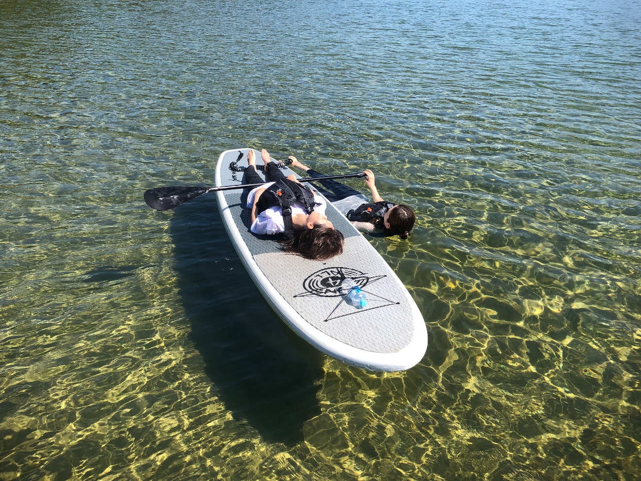 水・空気が綺麗!! 猪苗代湖の中でも特に水が綺麗な場所を選んでツアーをしています。ボードの上にいるだけでとても癒されます。もちろん飛び込んでもOK♪