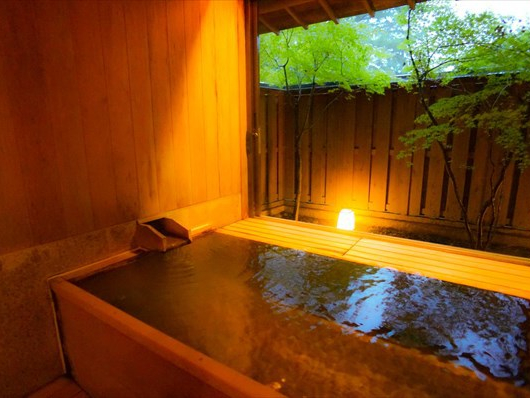 �뉀�t���ݐؕ��C�i���I�V�^�����j�@�R�ۍ�p�̂���q�o�ނ��g�p���Ă��܂�