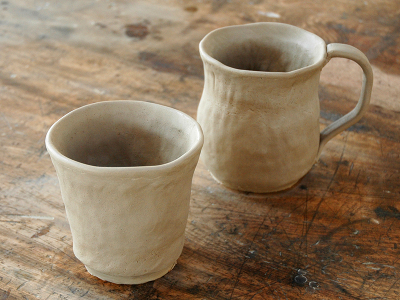 手びねりのカップは味わいがあります