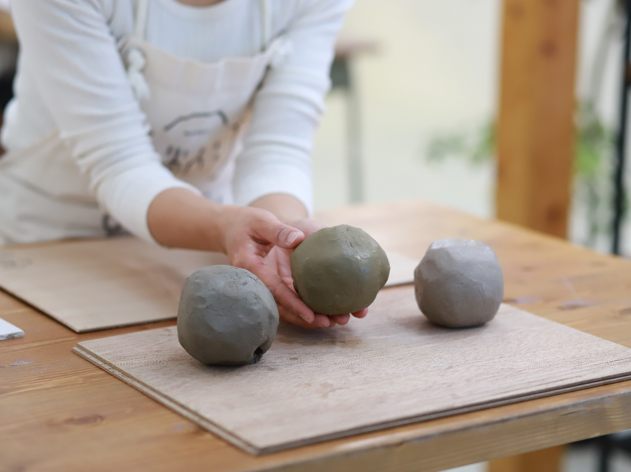 ���̎Y�n�ō̂ꂽ�S�y�ł����S�y�̐F������I�Ԃ��Ƃ��ł��܂��B�C���ɍ��킹�Ē����őI��ł���������