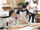 ろくろを使わない簡単な方法で作るので、小さなお子さまでもおうちの方と一緒にチャレンジできます!