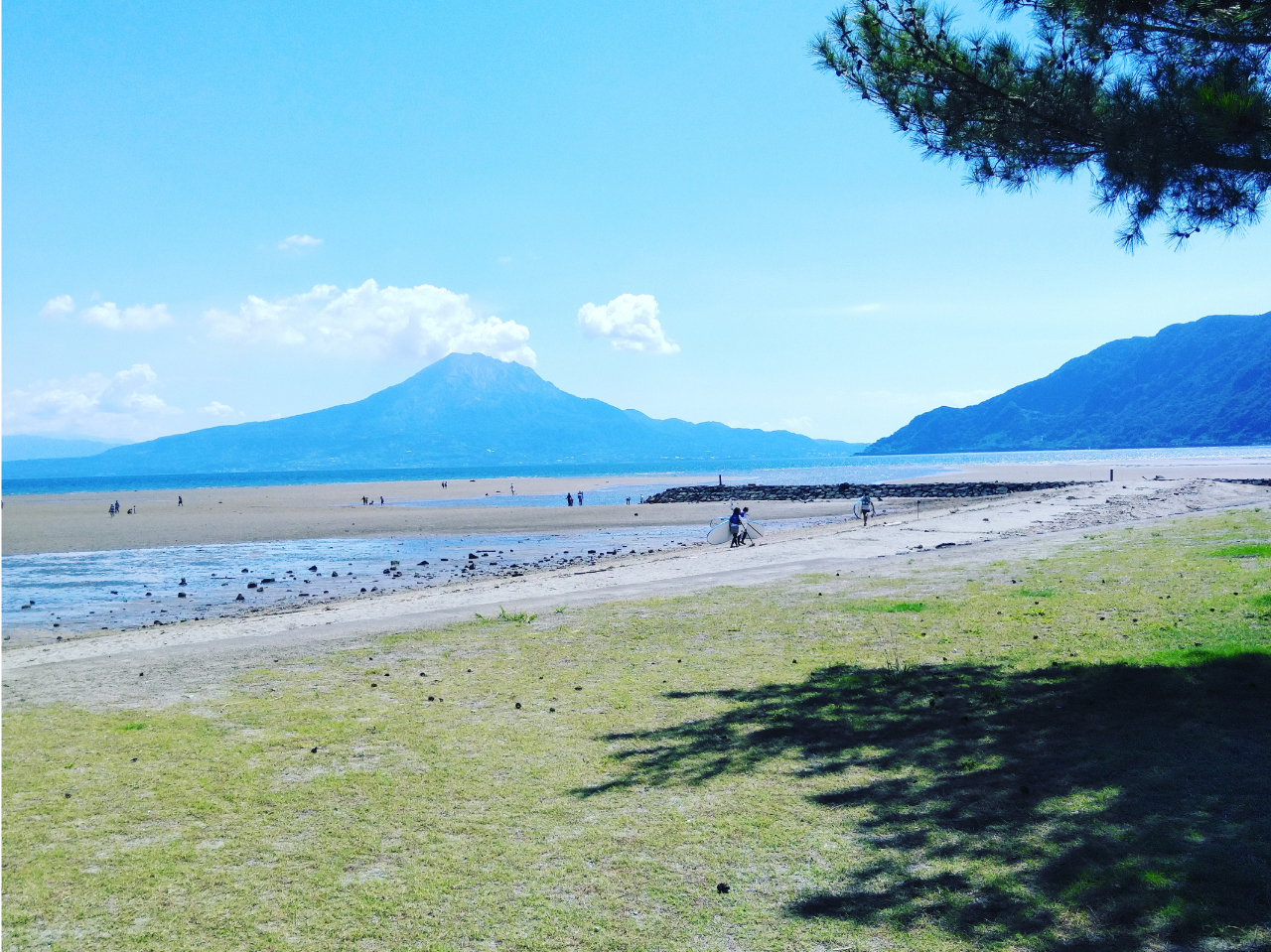 重富海水浴場、、夏はお昼時間は干潟が現れます。