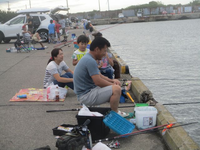 海釣りに必要な道具は一式お貸しいたします^^どうぞ手ぶらで気軽にお越しください♪