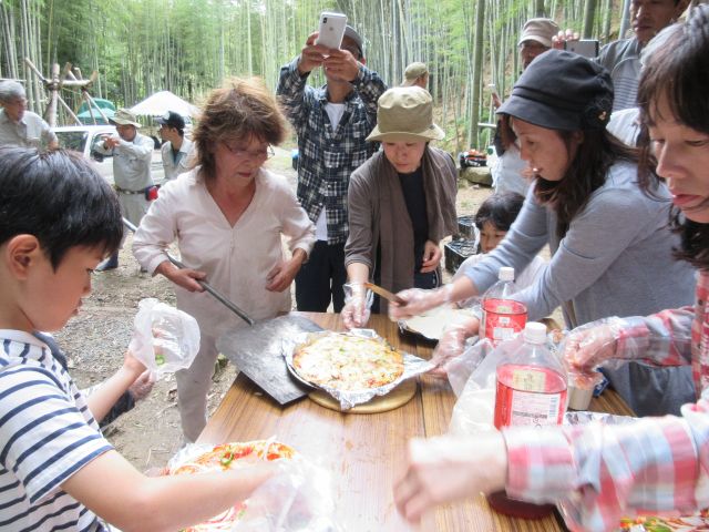 ピザづくりの風景です。