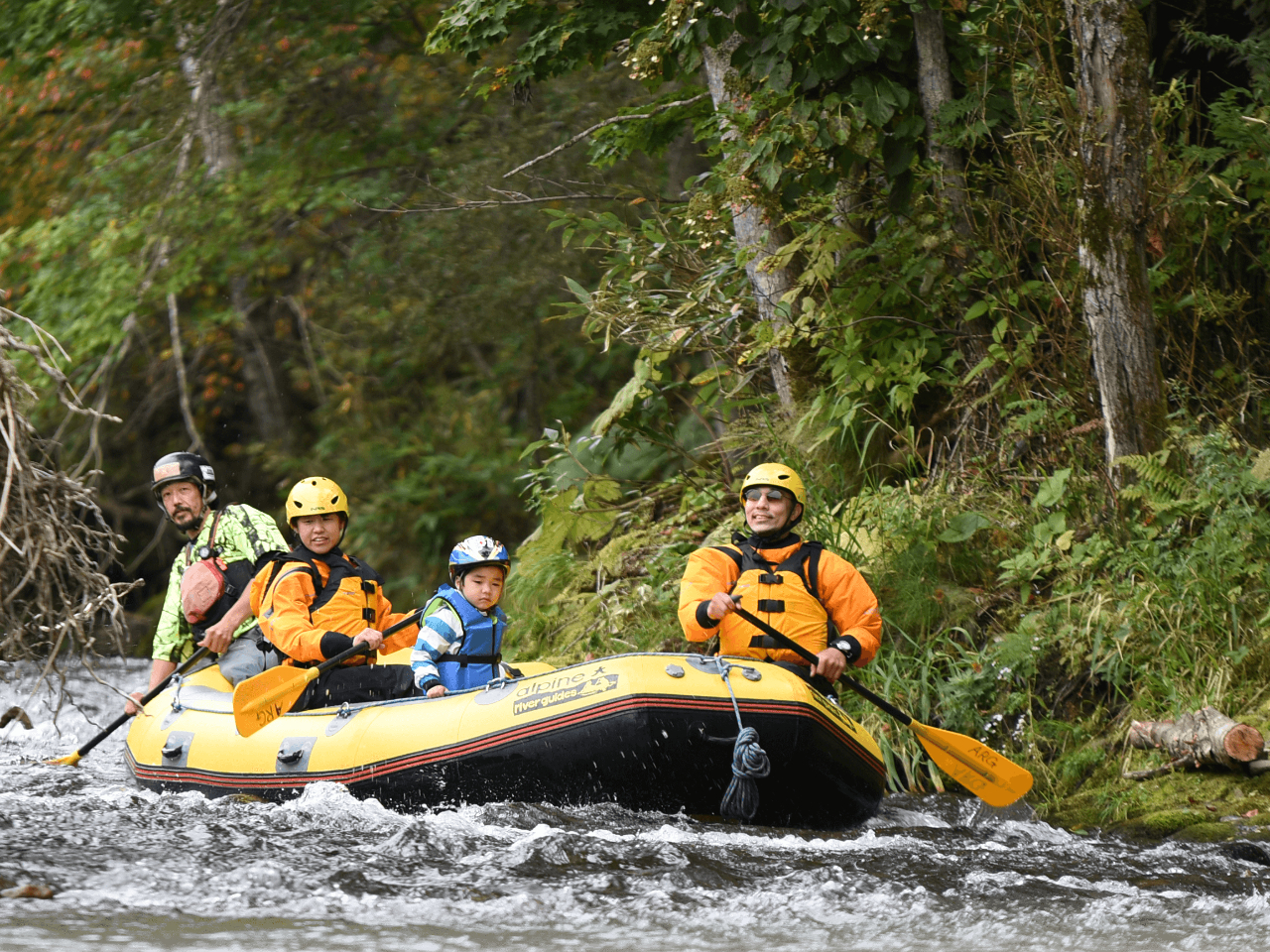 ���R�̒��ŉ߂����f�G�ȉƑ�����