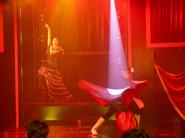 衣装駆使してカッコいいシルエットに