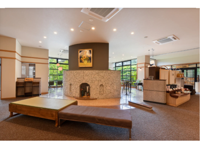 ���r�[�ɓW�����Ă��� �u7�{�̌������v�B�G�l���M�[���ӂ��ꖇ�����Ђ������������B