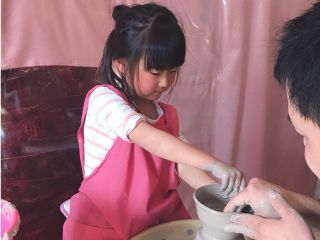 作品か出来上がるまで何度でも作り直しができるので、失敗しても大丈夫。小さなお子様でも優しくフォローします。