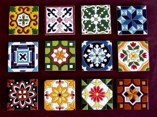 スポイトを使って釉薬を流していきます。焼き上がりの表面は凹凸が出来、ぷっくり感がかわいらしい印象を与えます。