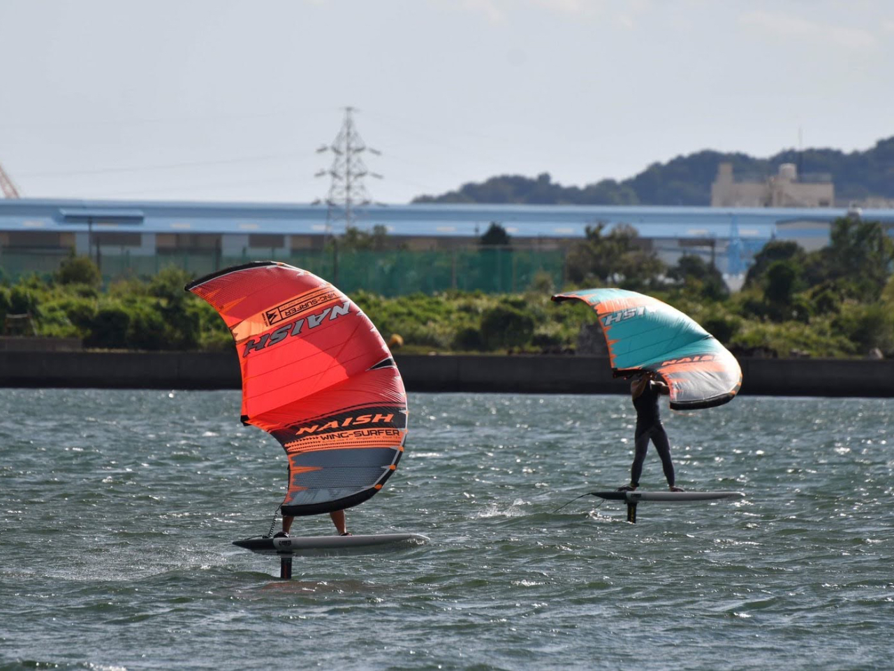 三保の内海は風が吹いても波がほとんど立たないので、ウイングサーフィンの練習にぴったりな環境が整っています