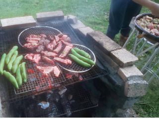 備長炭でじっくり焼いたお肉、お野菜は格別な美味しさです。