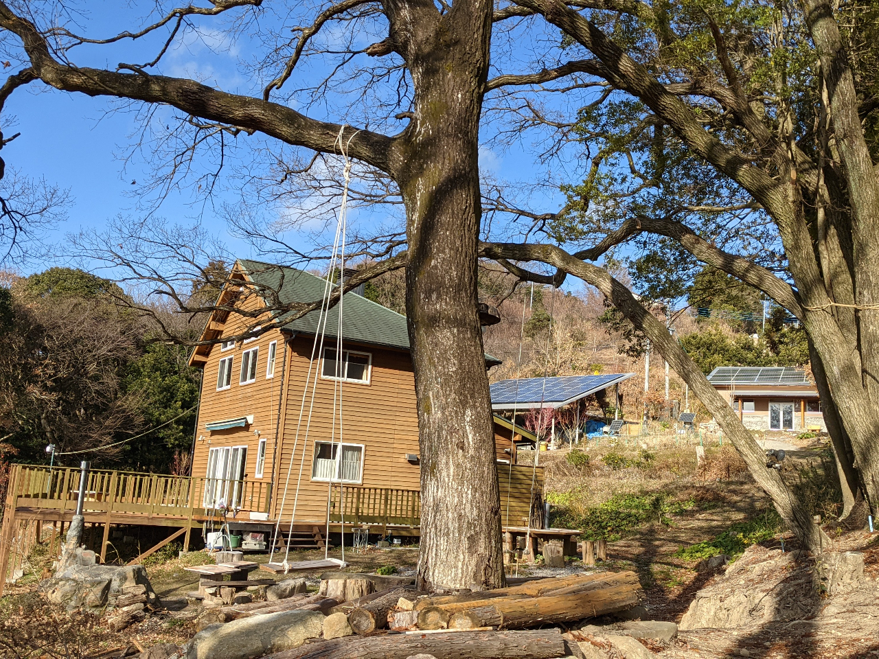 ��؂̊�����X�̃u�����R�B���Ȍi�F��Ƃ��߁B