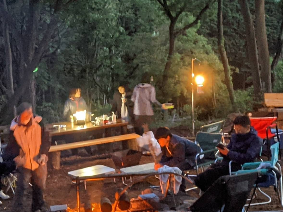 �X�̒��̕����΂��͂�ŁA�Ƒ��A���Ԃƒc���