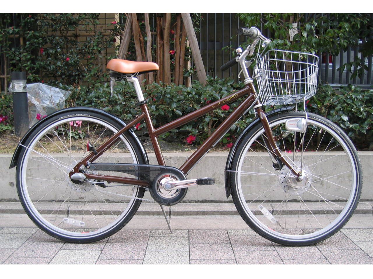 「シティバイク スタンダードクラス」 ギアなし、オートライト、気軽に街乗りを楽しめるタイプです。