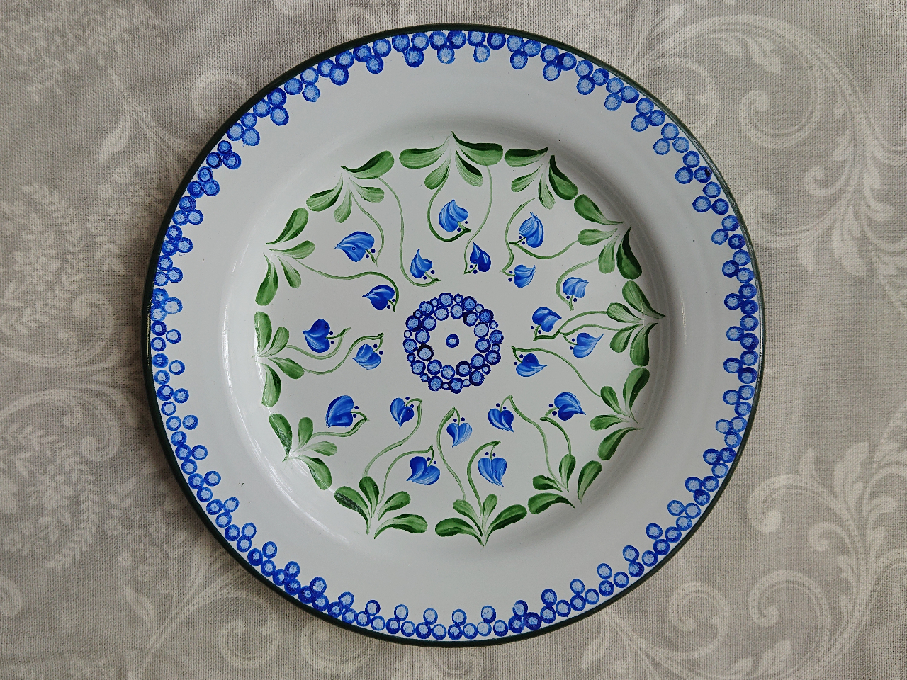 z[[yCgsfBbVtu[̂قɂD݂̃J[ɑւĕ`܂