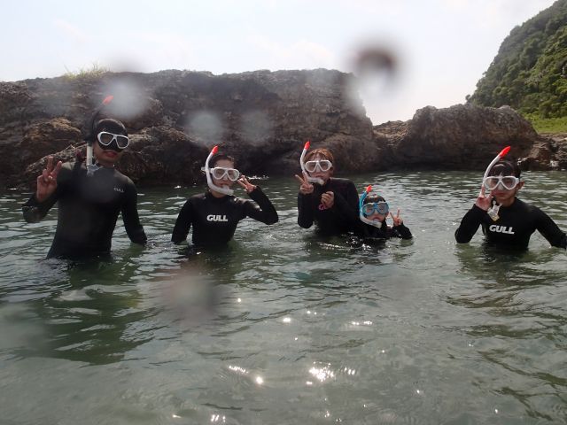 ファミリーにおススメ たっぷり遊べる3時間 元水族館飼育員と楽しむシュノーケル教室 水塊 シュノーケルガイド専門店 じゃらん遊び体験 ファミリーにおススメ たっぷり遊べる3時間 元水族館飼育員と楽しむシュノーケル教室 水塊 シュノーケルガイド専門店 じゃらん遊び体験