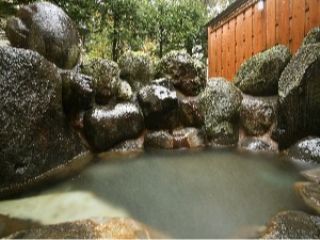 奥飛騨温泉郷 平湯温泉 源泉から湧き出る天然湯を高質のままかけ流し 露天風呂 旅館たなか じゃらん遊び体験
