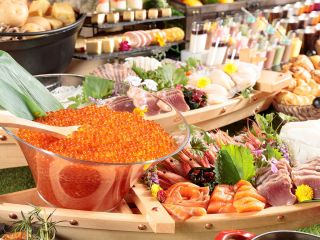 種類豊富な朝食ホテルビュッフェを毎朝ご用意しております。 ご自身で作りお召し上がりいただく海鮮丼が人気です。ドリンクバーもご利用いただけます。