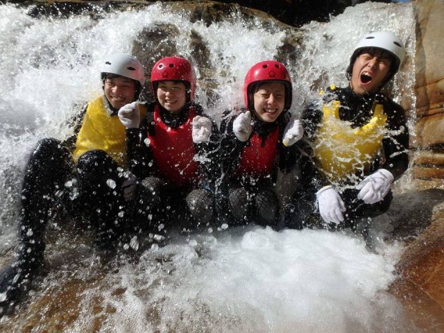 おもいっきりエメラルドグリーンの水質を体感しよう!!