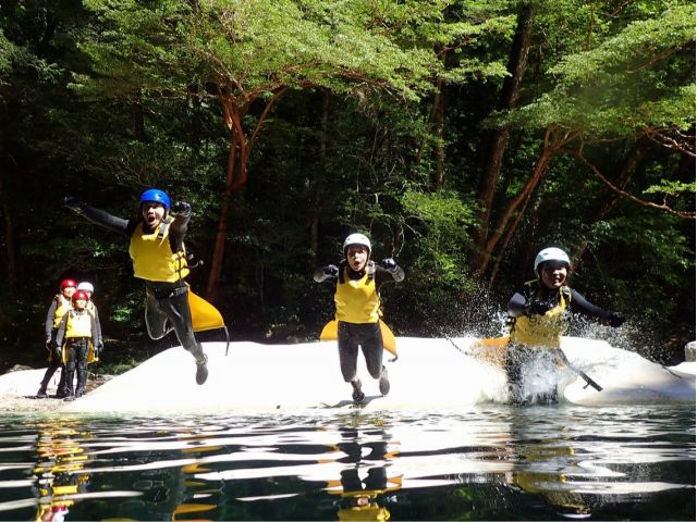 面河の花崗岩は、真っ白で、色々な表情を見せてくれます。