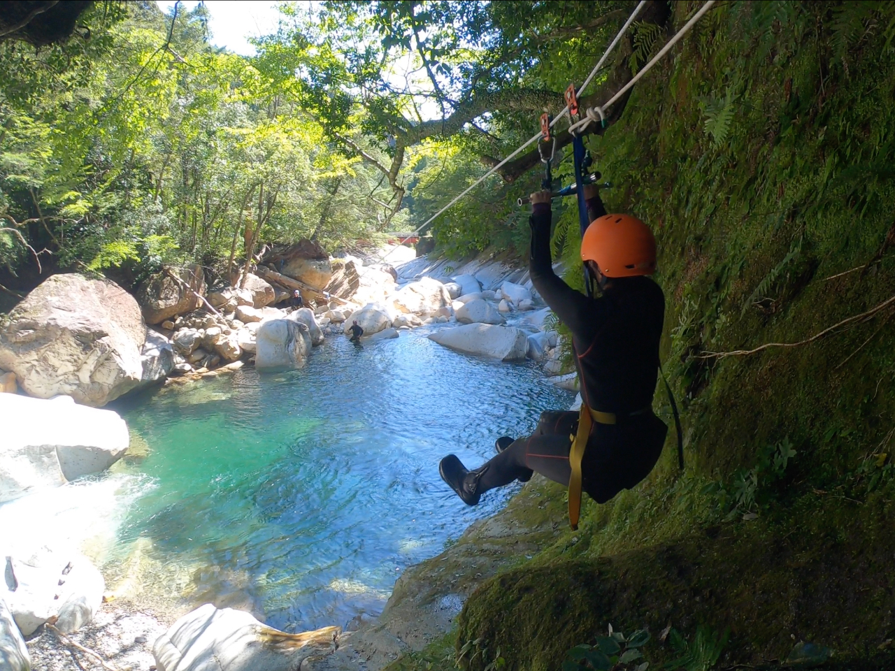水面に着水するZIPLINE!!(≧∀≦)