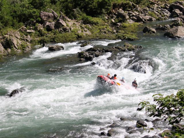 半ズボンの神話 神話の舞台 宮崎県高千穂から車で約10分!【五ケ瀬川 日之影ラフティング】 中学生以上/三波商店 - じゃらん遊び体験