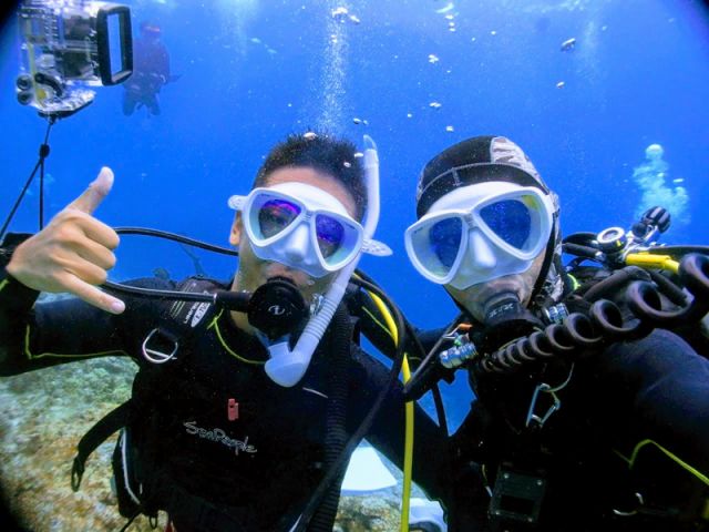 白マスクが水中で写真映え♪