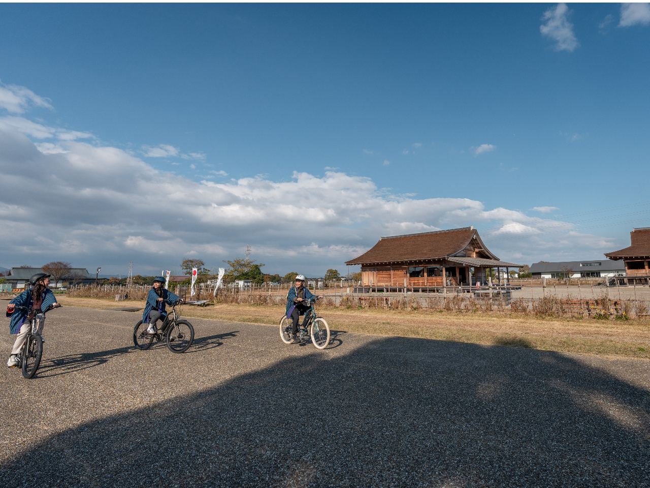 ���č։�����炵���L��ȁu�֋{�Ձv����A���n������́u�ɐ�����v�̓c�����i�ցB�������ꂽ�������łȂ��A�c��ڂ̂������⃍�[�J���ȗ�����E-bike�ŋ삯������